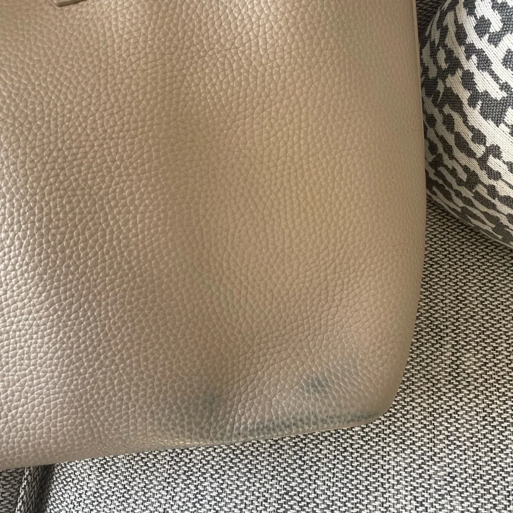 Tory Burch Perry Pebbled Leather Tote in French Gray - Picture 4 of 9